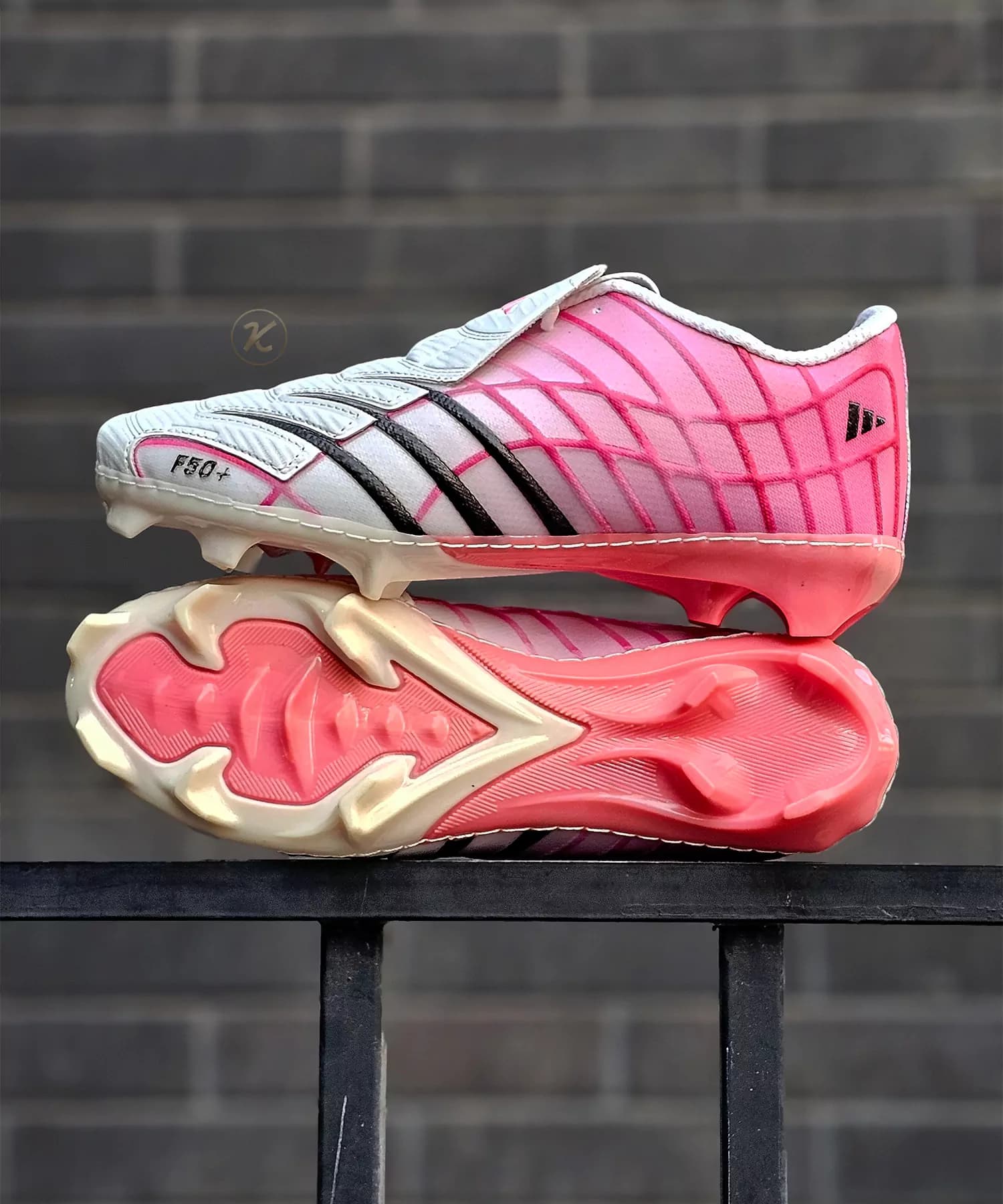 کفش فوتبال آدیداس F50 سفید صورتی Adidas F50 2 — تصویر ۱۲