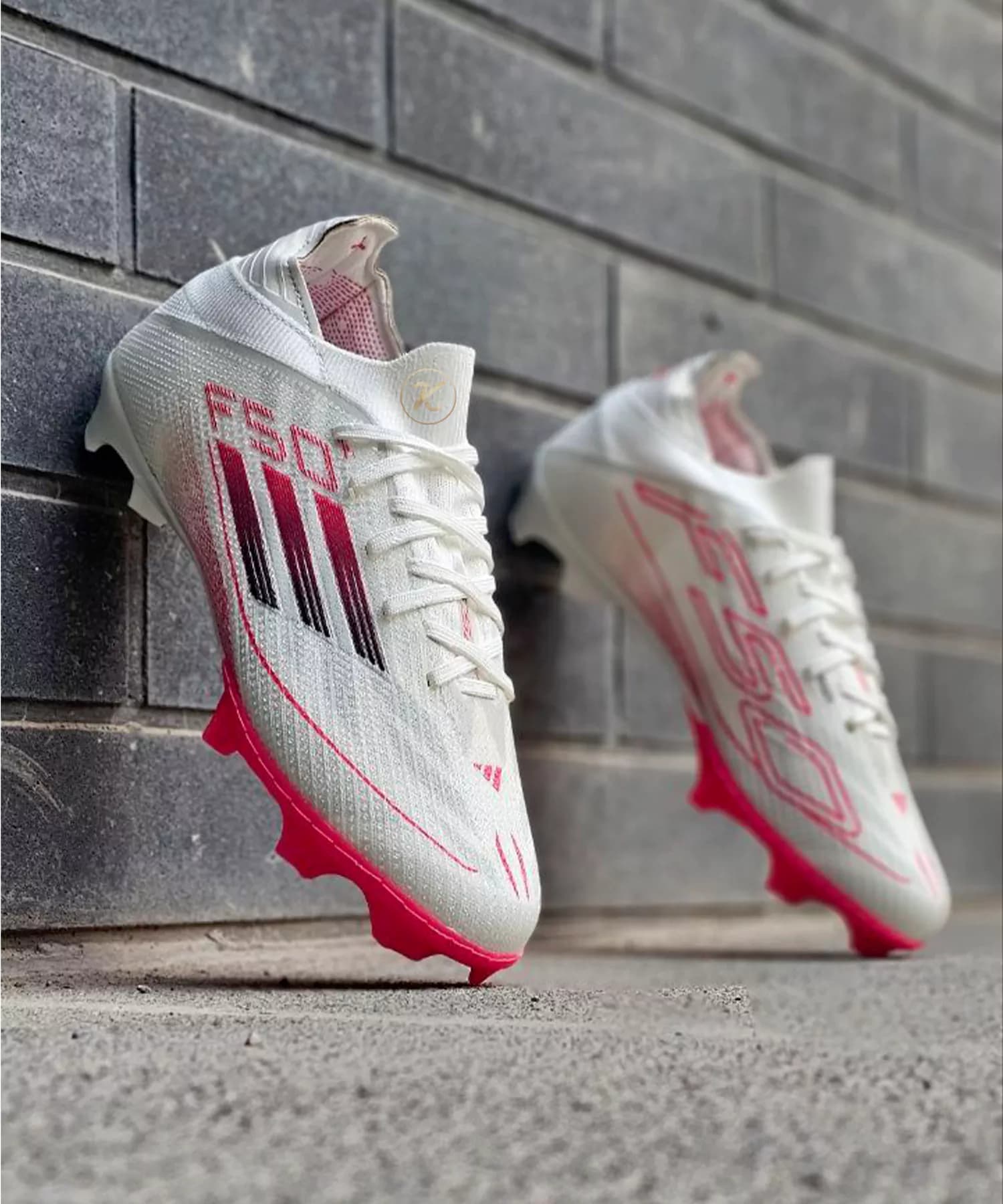 کفش فوتبال آدیداس F50 سفید صورتی Adidas F50 2 — تصویر ۳