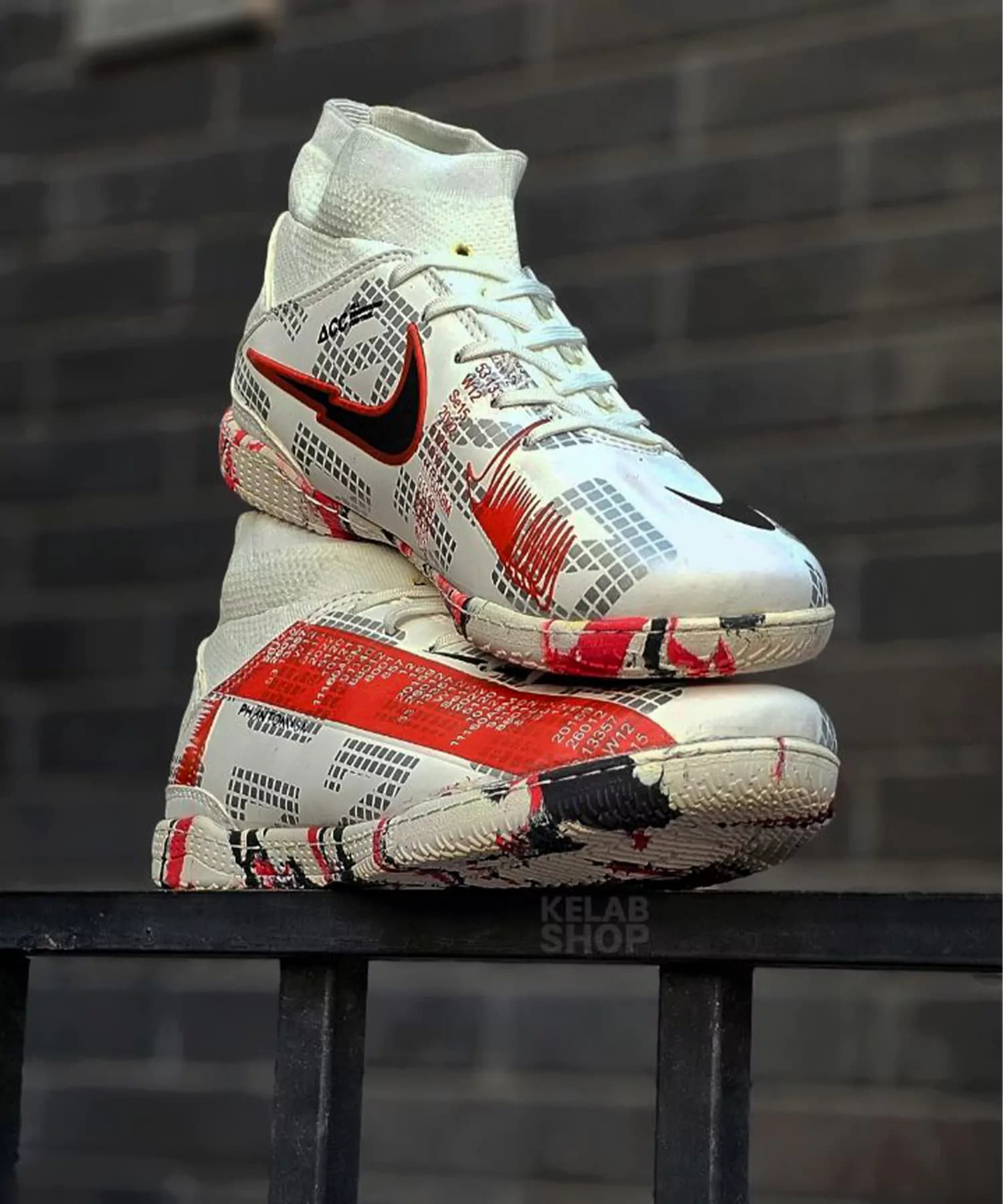 کفش سالنی نایک فانتوم سفید قرمز Nike phantom — تصویر ۸