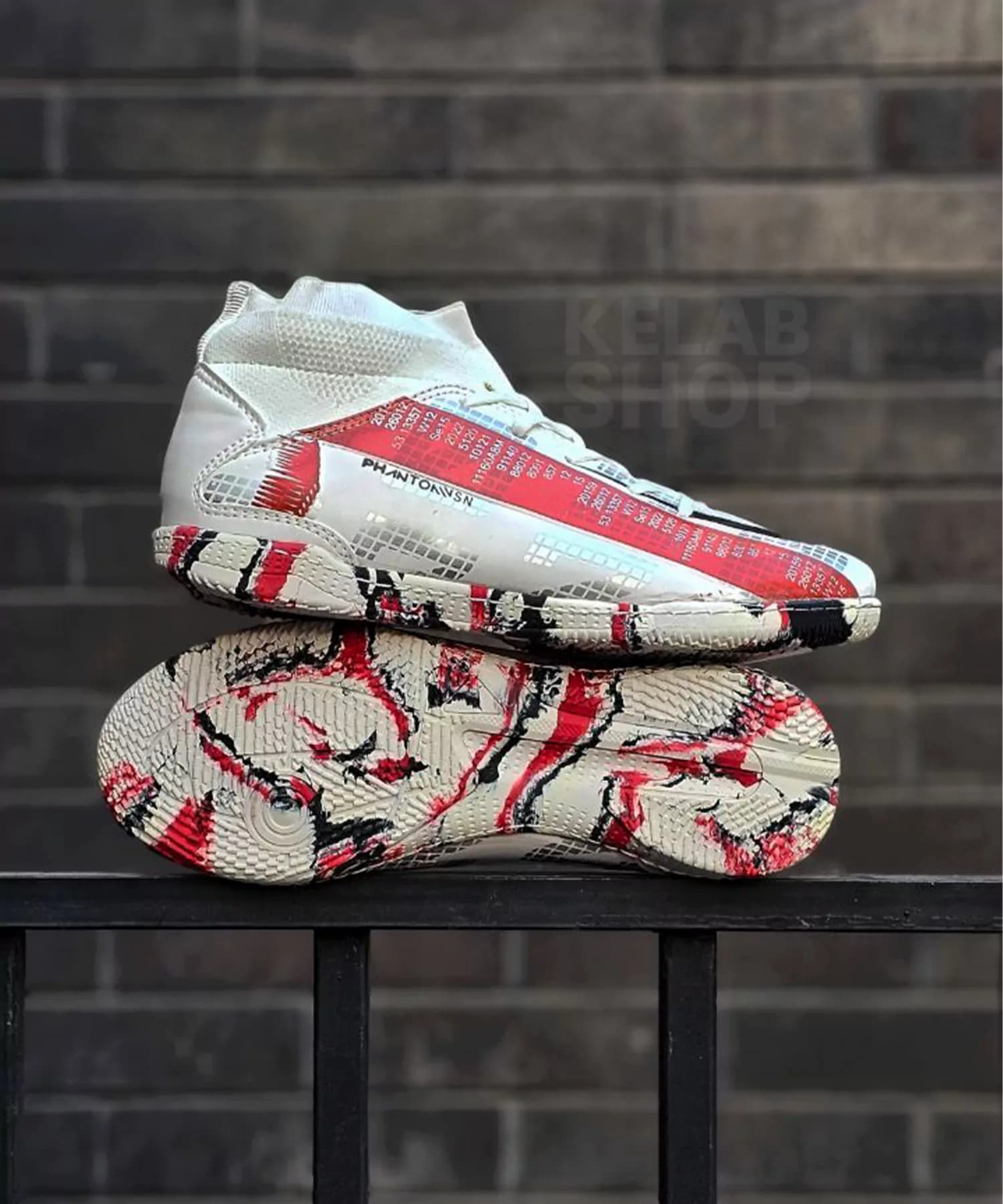 کفش سالنی نایک فانتوم سفید قرمز Nike phantom — تصویر ۹