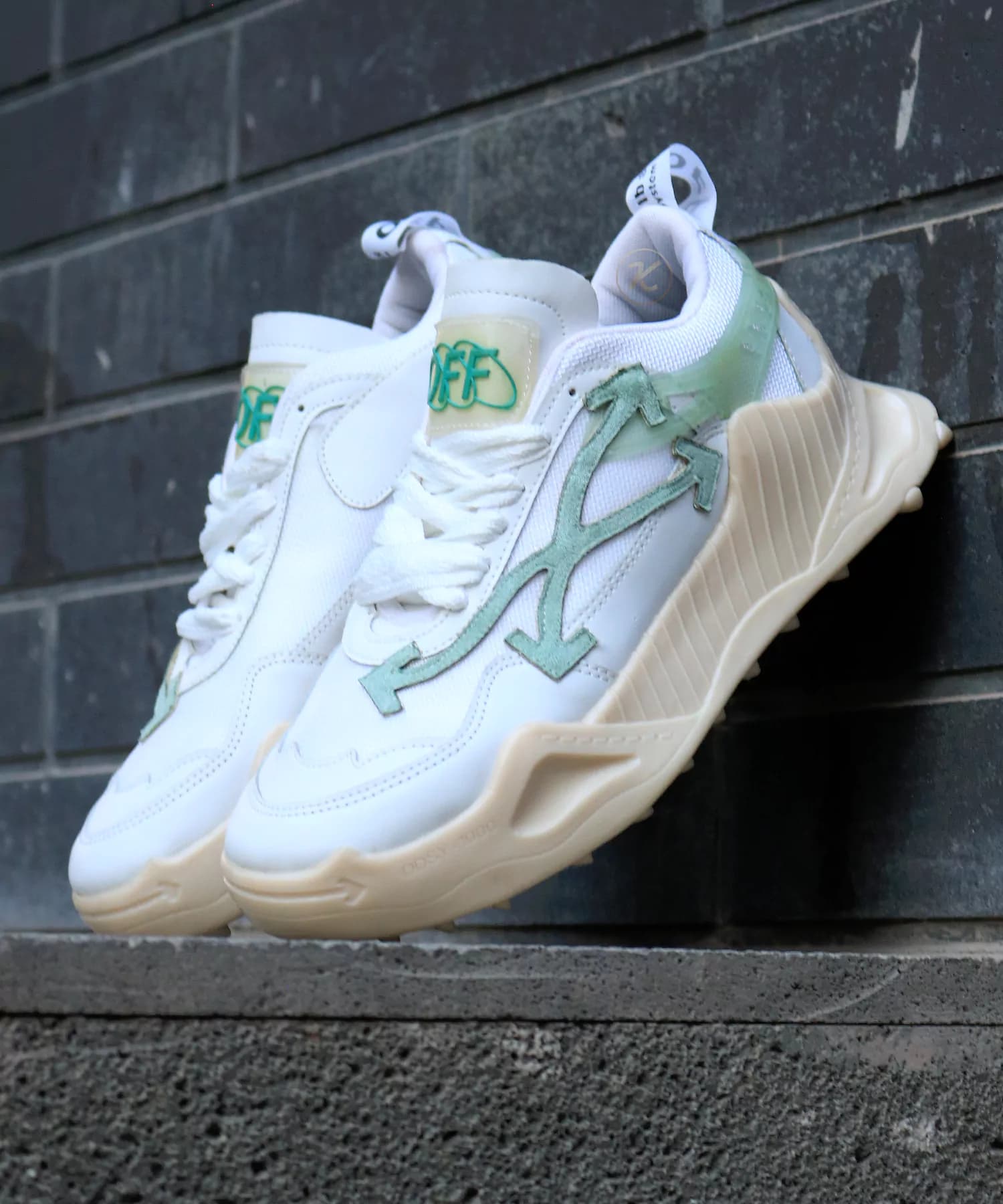 کتانی آف وایت Off white — تصویر ۳