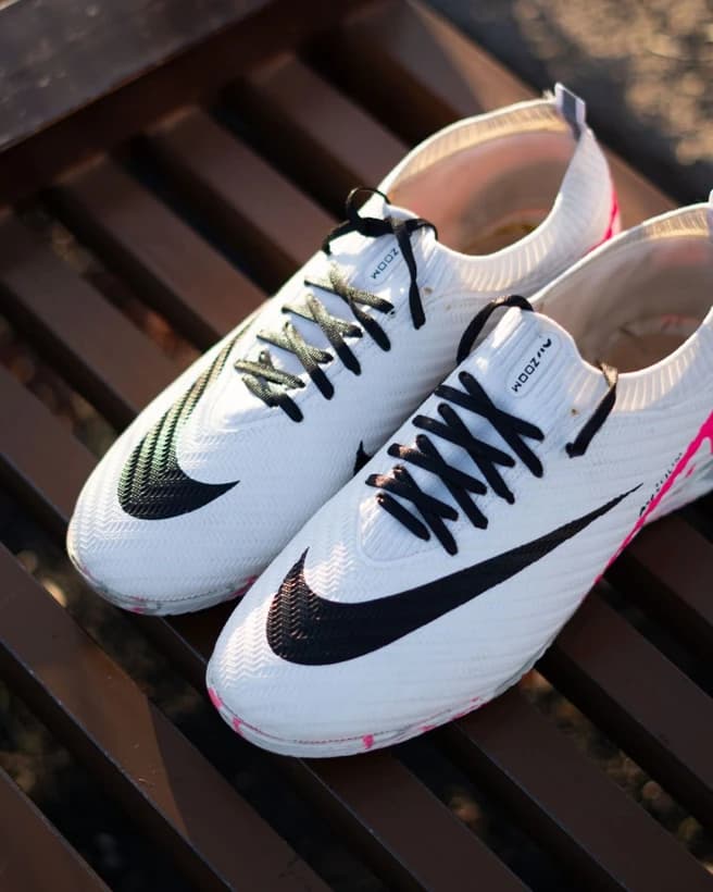 کفش سالنی نایک ایرزوم سوپرفلای سفید صورتی Nike Airzoom — تصویر ۴