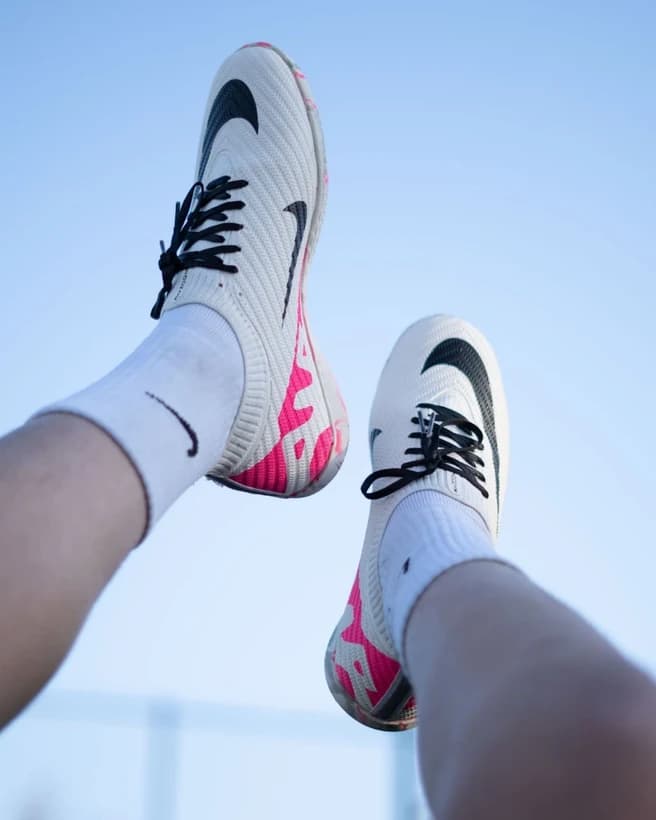کفش سالنی نایک ایرزوم سوپرفلای سفید صورتی Nike Airzoom — تصویر ۳