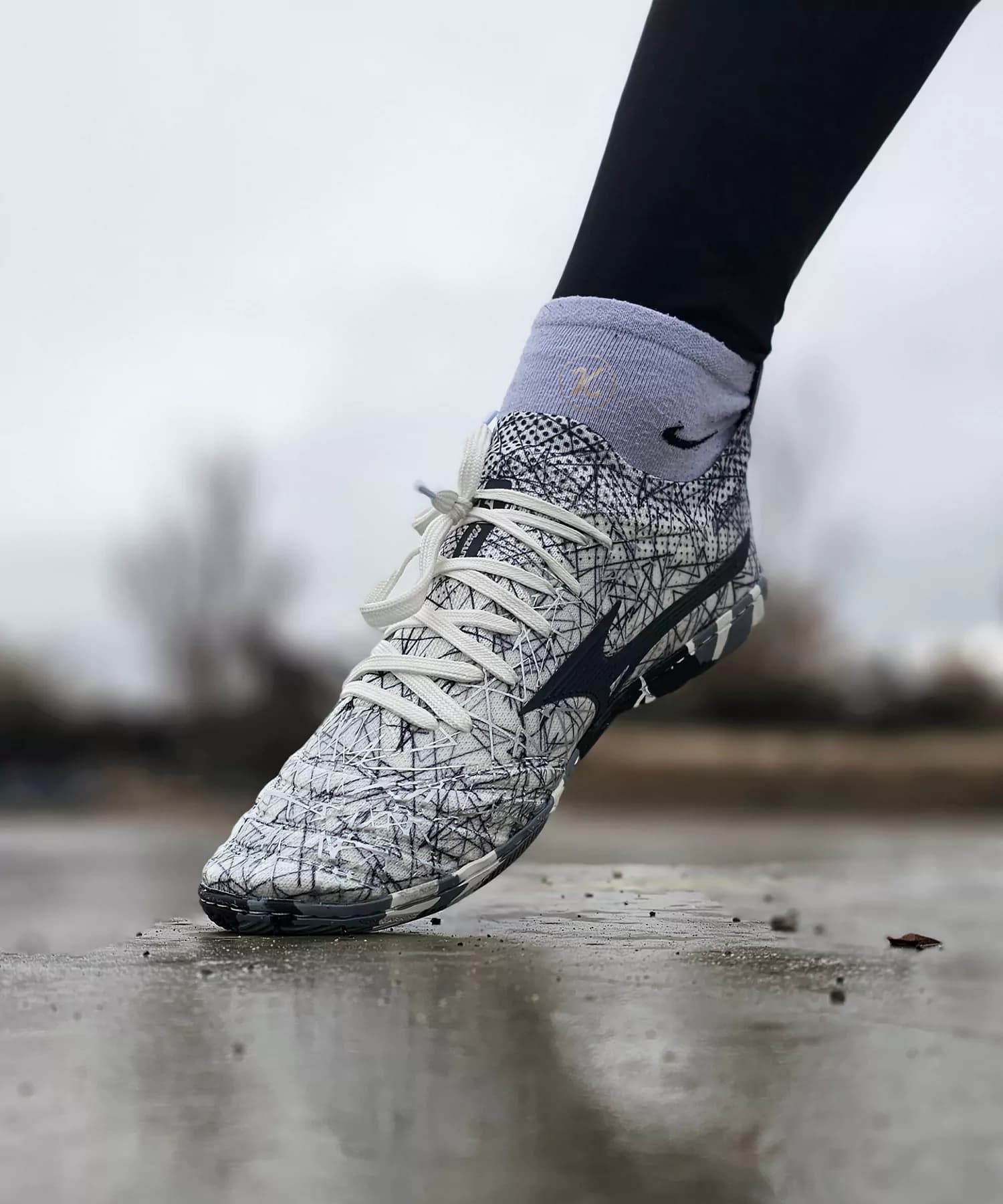 کفش فوتسال میزانو سفید Mizuno — تصویر ۲