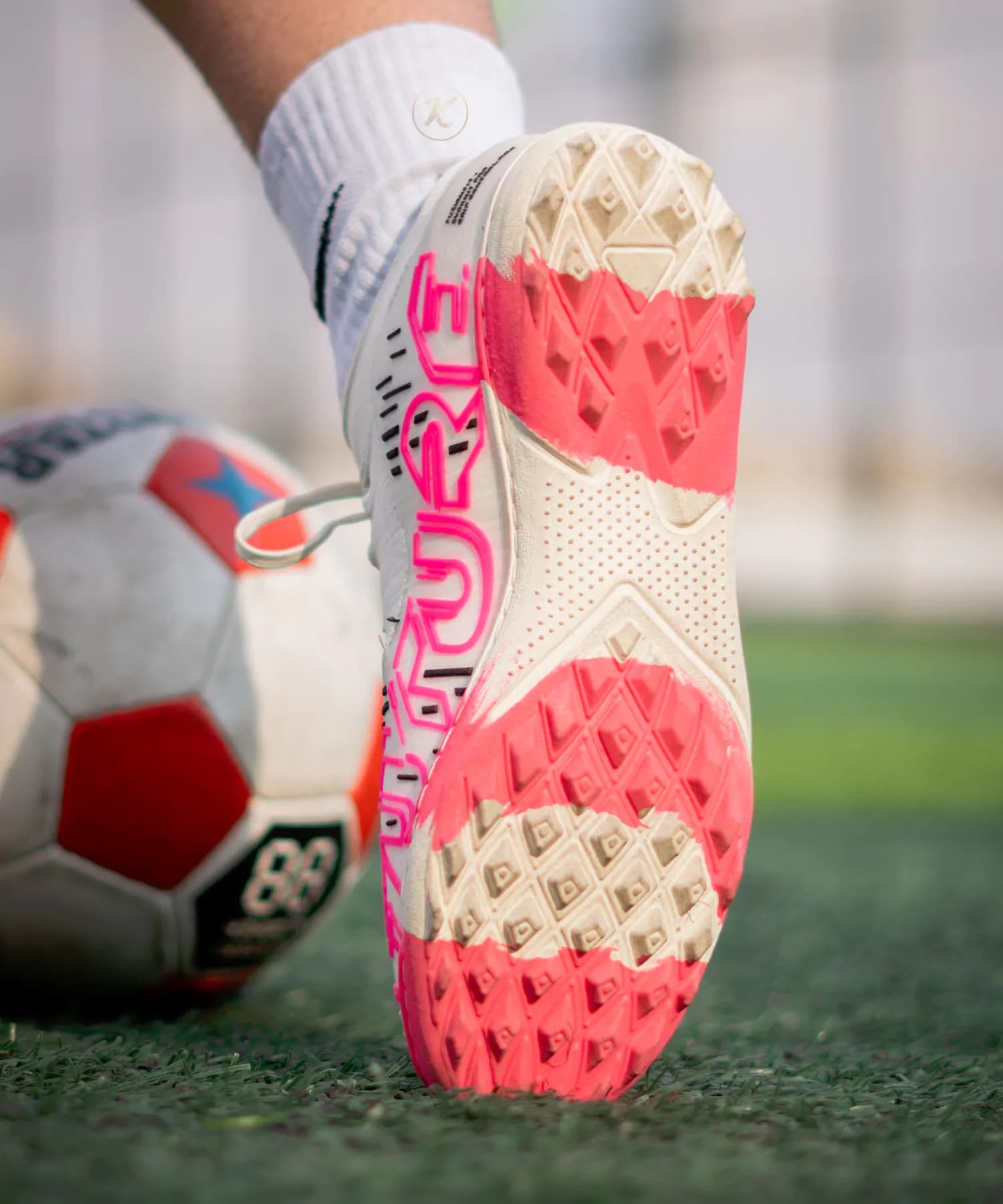 کفش استوکریز پوما فیوچر سفید صورتی Puma Future — تصویر ۵