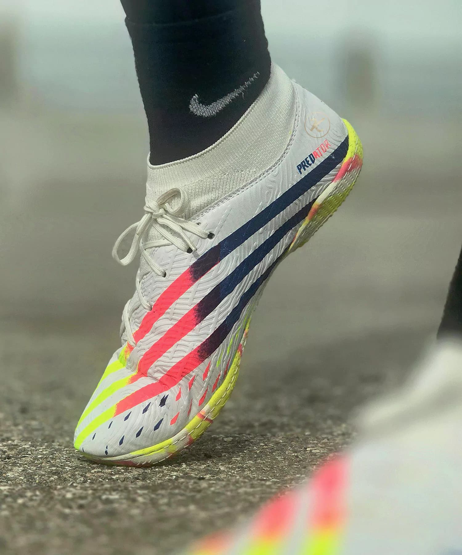 کفش سالنی آدیداس پردیتور جام جهانی سفید Adidas predator world cup — تصویر ۴