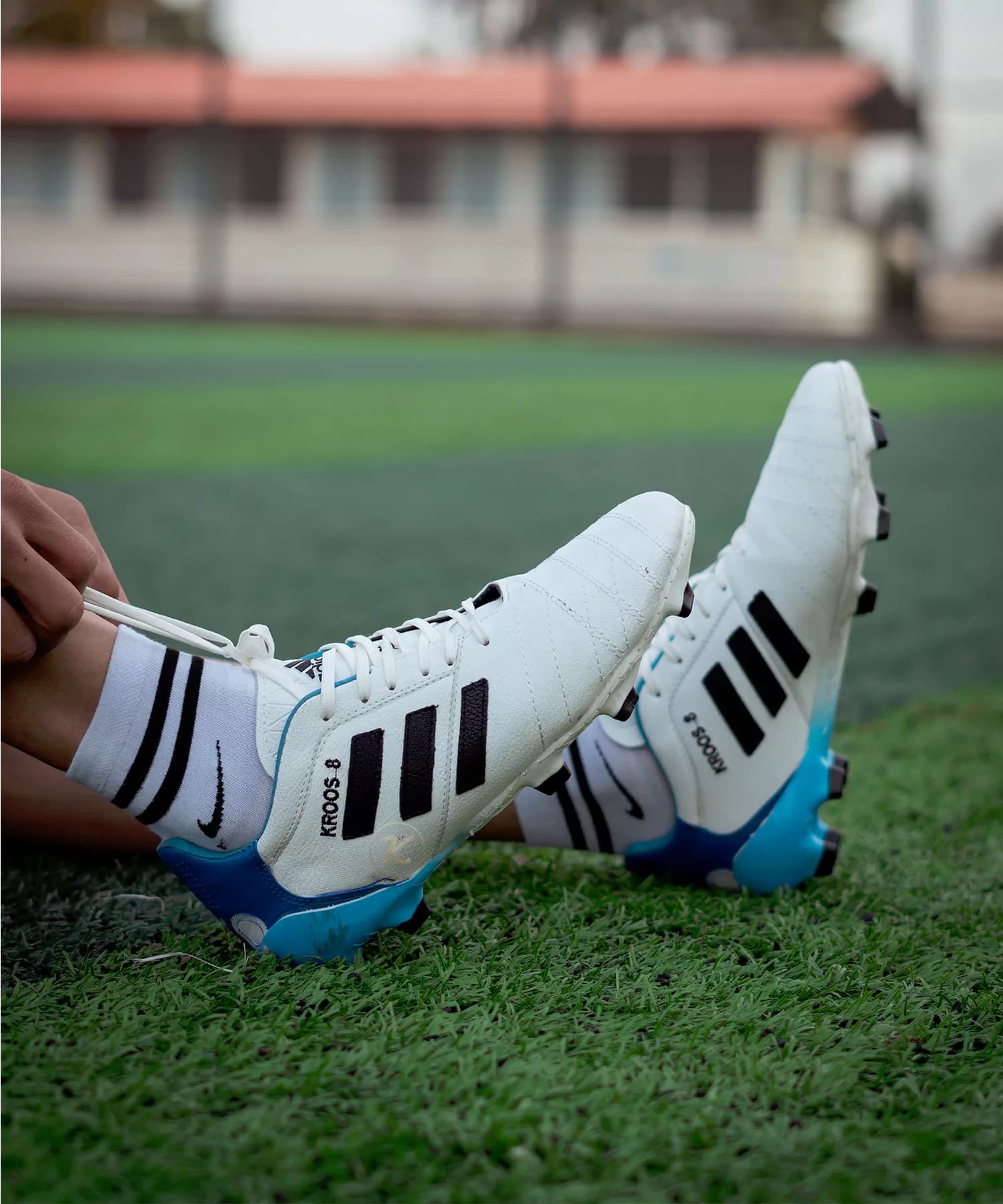 کفش فوتبال آدیداس کروس سفید آبی Adidas Kroos — تصویر ۳