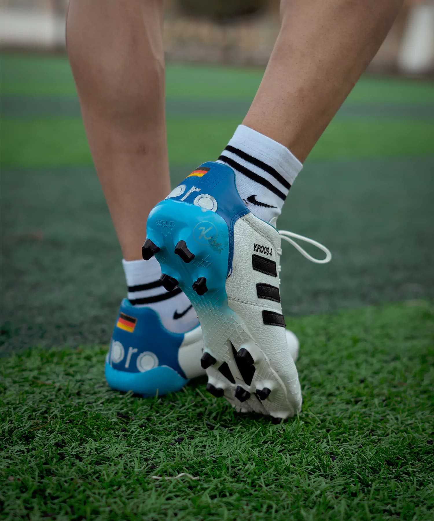کفش فوتبال آدیداس کروس سفید آبی Adidas Kroos — تصویر ۵