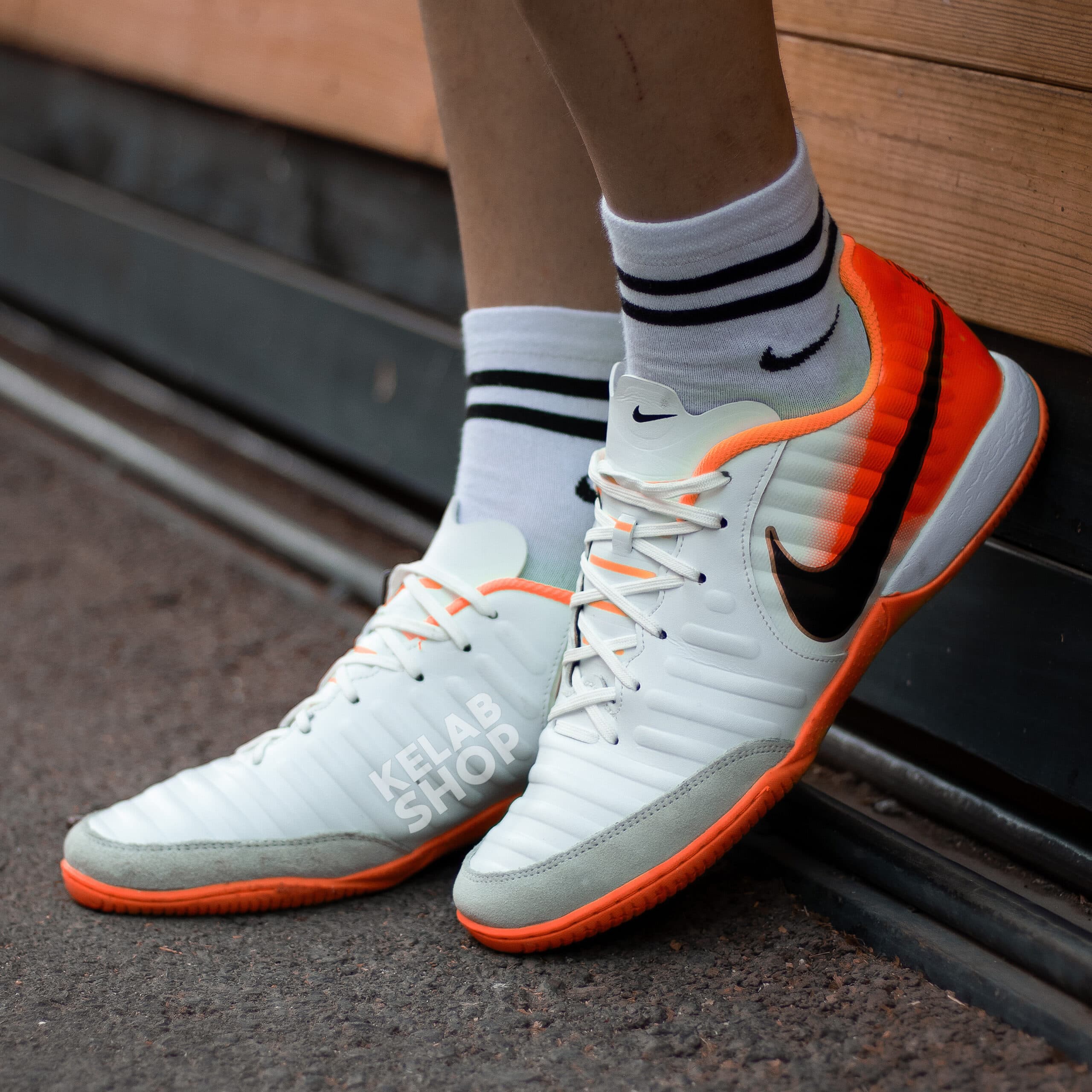 کفش سالنی تمپو ایکس سفید نارنجی Nike Tiempo X — تصویر ۶