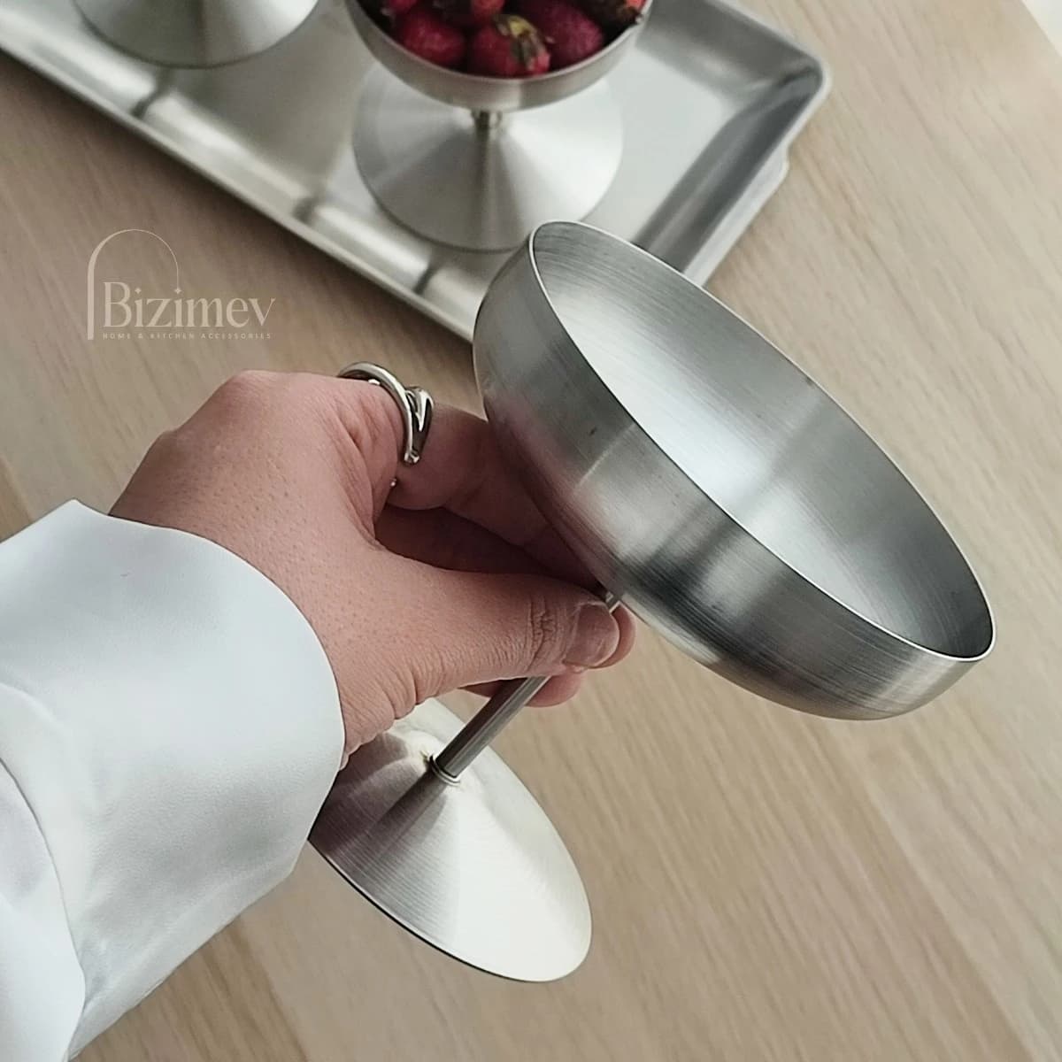 جام پایه دار استیل مات طرح زارا — تصویر ۵