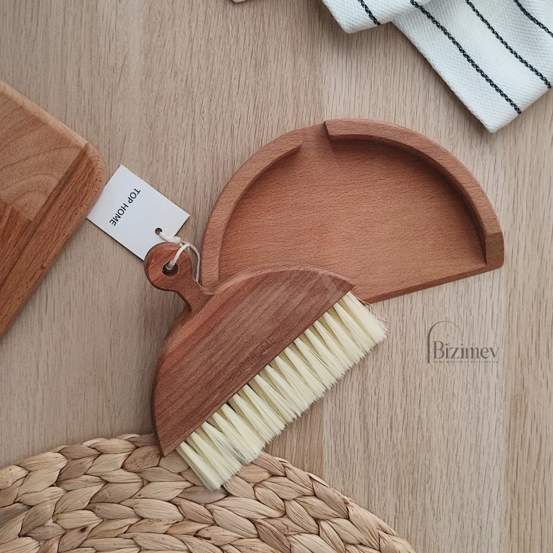جارو سفره چوبی طرح زارا دسته دار تاپ — تصویر ۳
