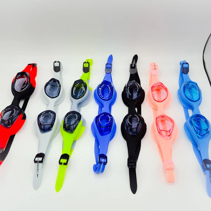 عینک شنا اسپیدو (Speedo) کد ۴۵۰ | عینک شنا حرفه‌ای با لنز ضد بخار (Anti-Fog) و بند سیلیکونی قابل تنظیم — تصویر ۳