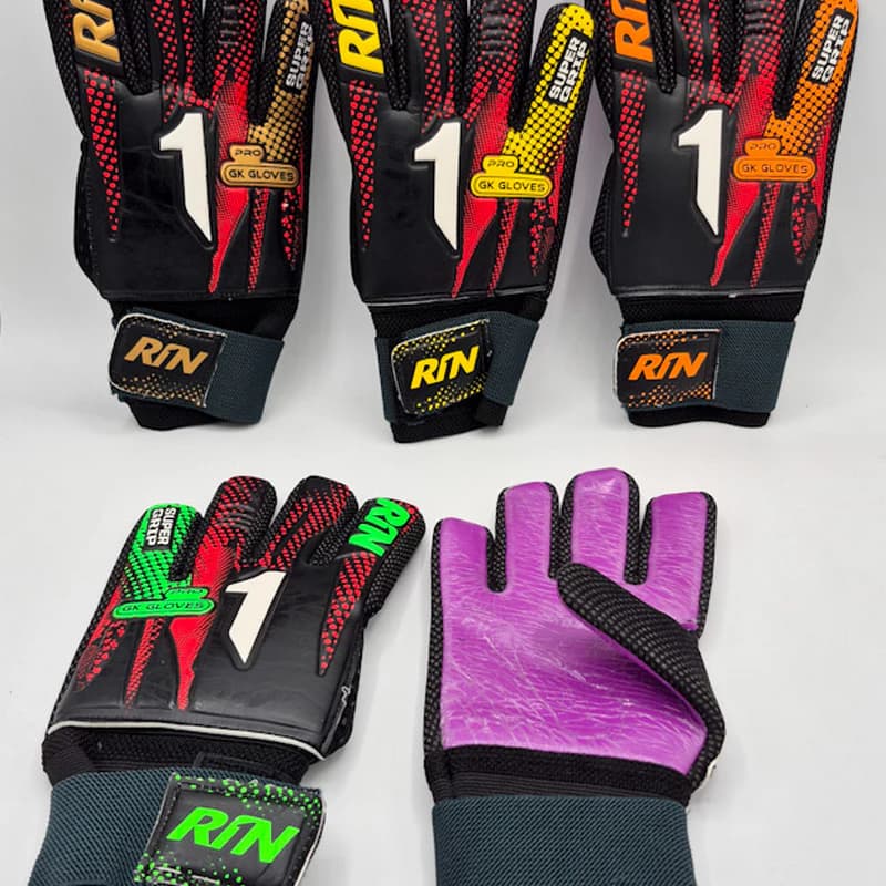 دستکش دروازهبانی پسرانه RIN (Rin Pro Super Grip) | کف چرم ضد لغزش دانهدار با پارچه تنفسی و مچبند چسبی — تصویر ۲
