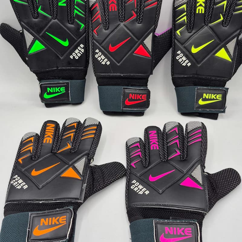 دستکش دروازه‌بانی پسرانه نایکی (Nike Power Grip) | کف چرم ضد لغزش دانه‌دار با پارچه تنفسی و مچ‌بند چسبی — تصویر ۳