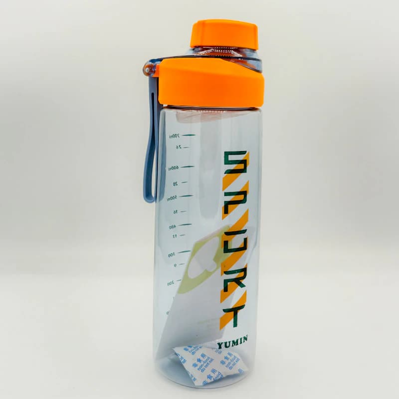 قمقمه ورزشی ۷۰۰ میلی‌لیتری یومین (YUMIN Sports) | قمقمه شفاف درجه‌بندی‌شده با درب پیچی و بند سیلیکونی — تصویر ۵