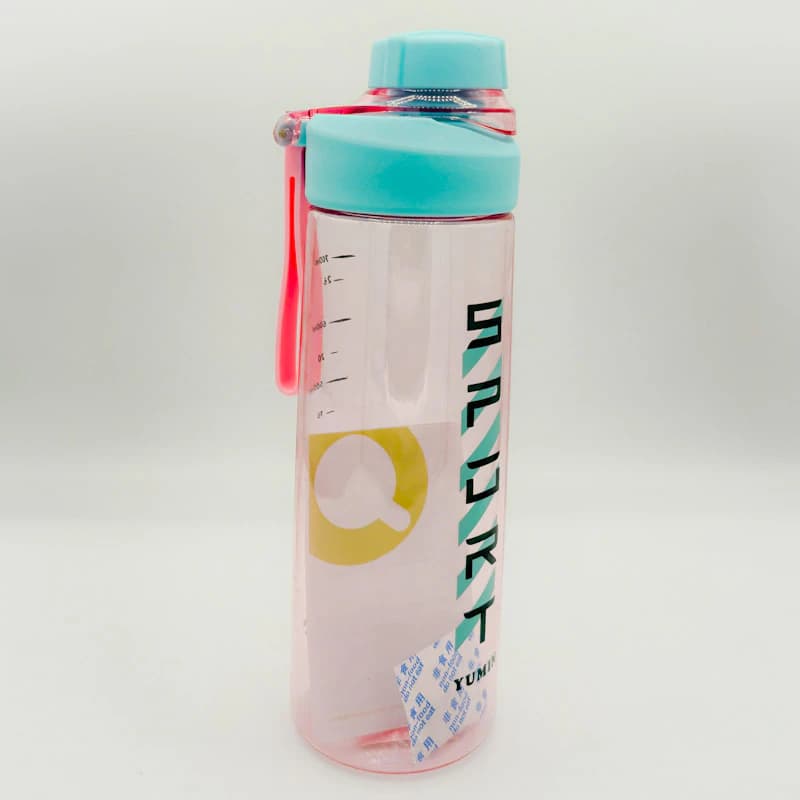 قمقمه ورزشی ۷۰۰ میلی‌لیتری یومین (YUMIN Sports) | قمقمه شفاف درجه‌بندی‌شده با درب پیچی و بند سیلیکونی — تصویر ۶
