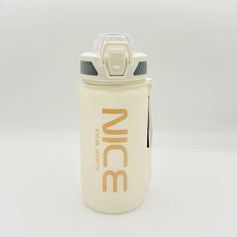 قمقمه ۶۰۰ میلی‌لیتر EYUN کد 947 مدل NICE | درب ضامن‌دار نی‌دار به همراه بند مچی و بدنه مات آنتی‌باکتریال — تصویر ۳