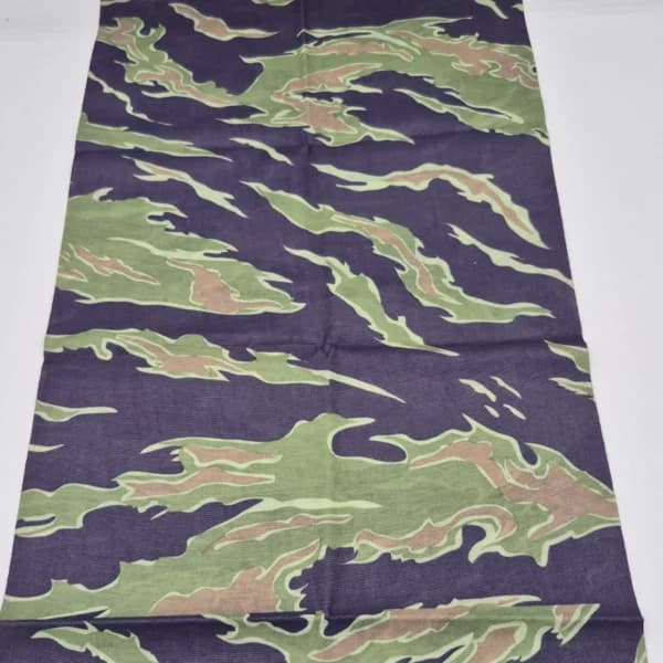 اسکارف ورزشی نخی طرح استتار ببری | دستمال سر و فیس‌ماسک مدل Tiger Stripe Camo
