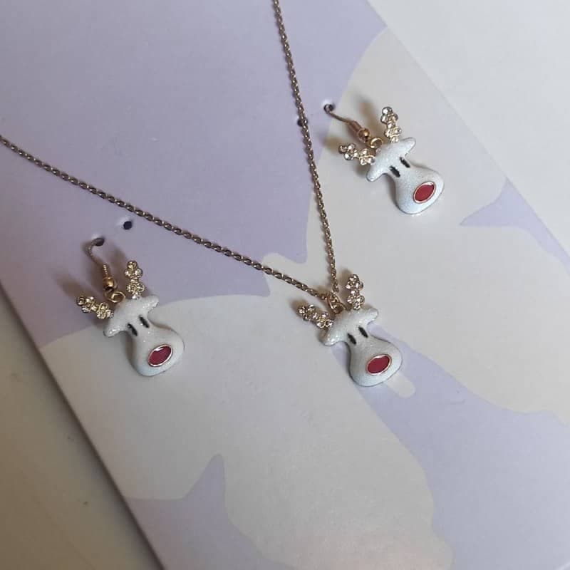 ست گردنبند و گوشواره زنانه طرح گوزن کریسمس (میناکاری و نگین‌دار)