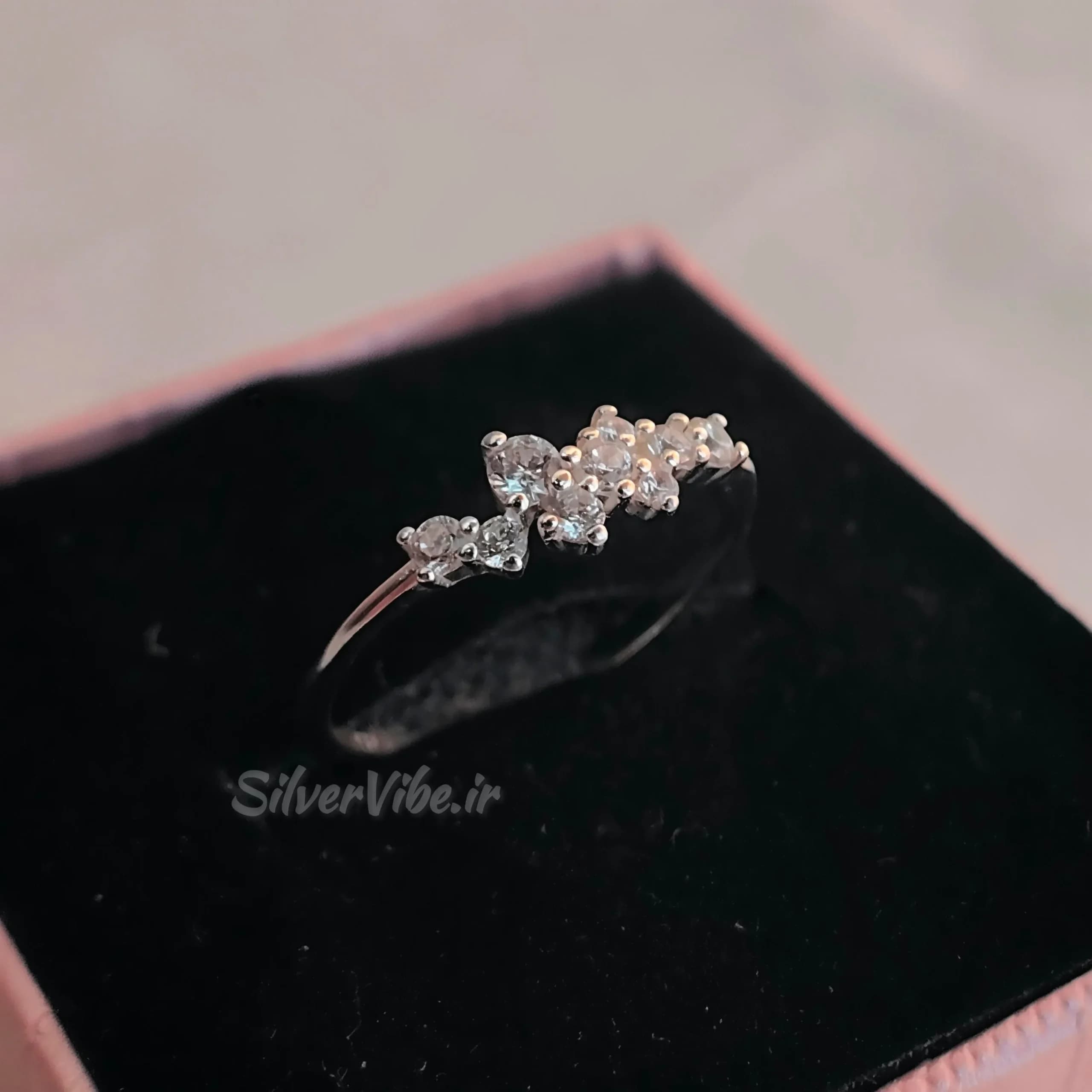 انگشتر نقره زنانه نگین خوشه ای طرح گلریز نگین اتمی | برند Accessories — تصویر ۷