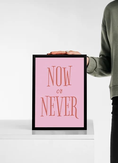 تابلوی دکوراتیو صورتی طرح NOW or NEVER — تصویر ۲