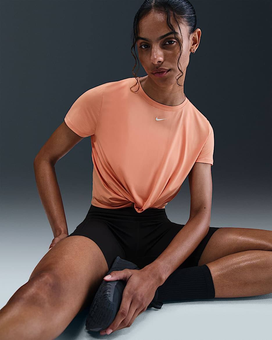 تیشرت زنانه نایکی مدل Nike One Classic Short-Sleeve Top — تصویر ۵