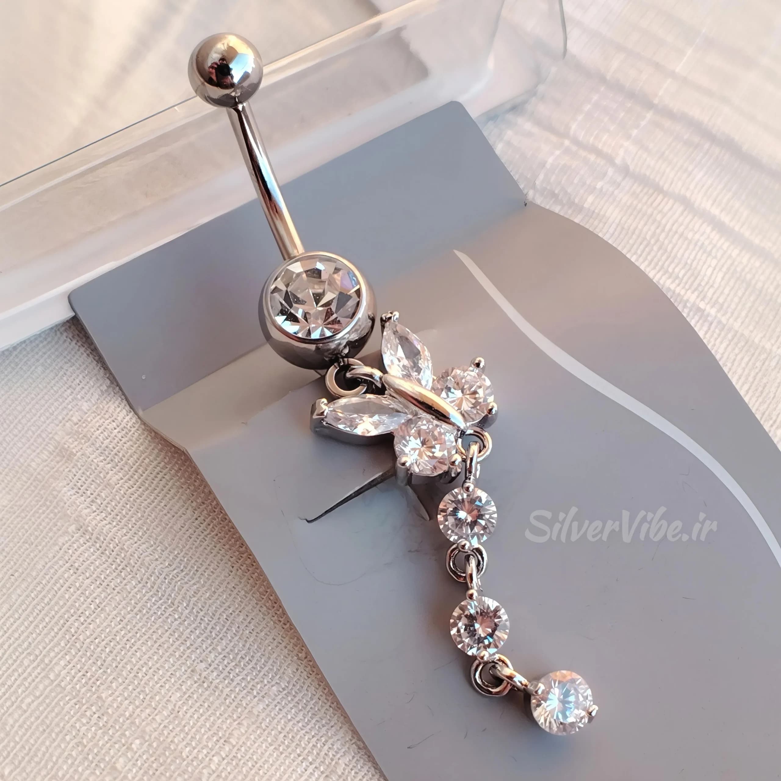 پیرسینگ ناف استیل | آویز پروانه و دنباله نگین دار | برند Accessories — تصویر ۳