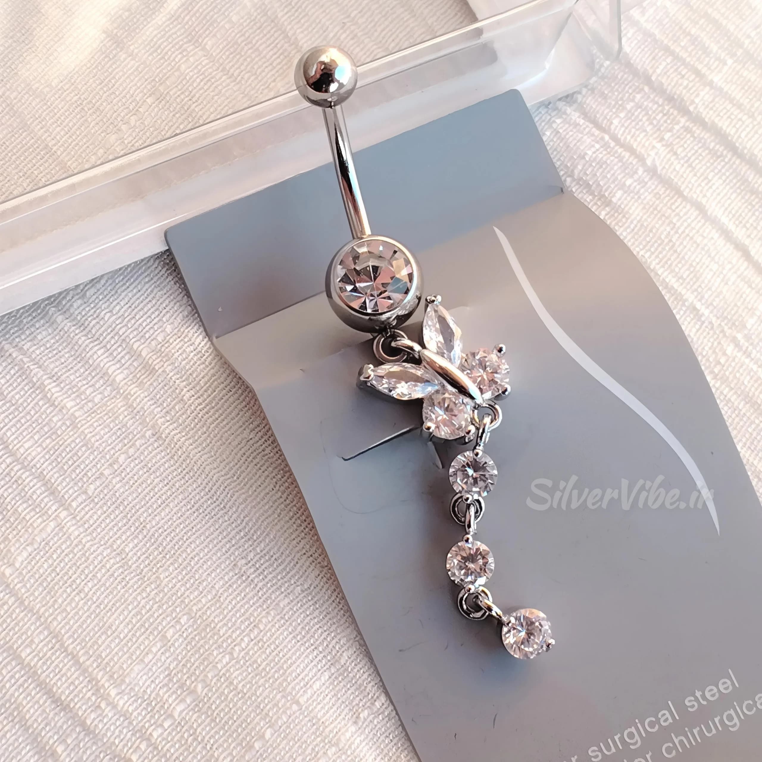 پیرسینگ ناف استیل | آویز پروانه و دنباله نگین دار | برند Accessories — تصویر ۴