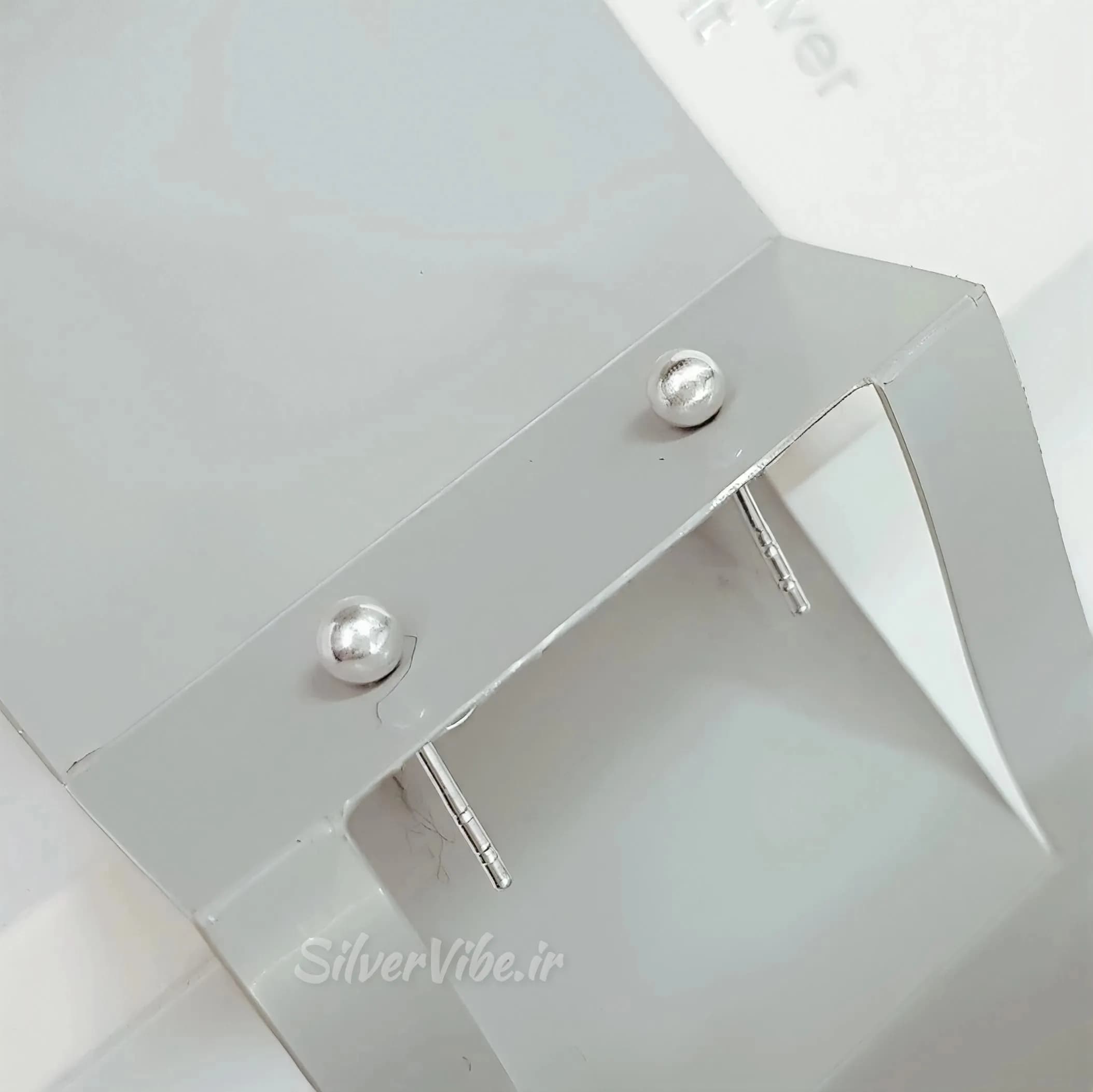گوشواره نقره طرح گوی ساده براق – وارداتی — تصویر ۴