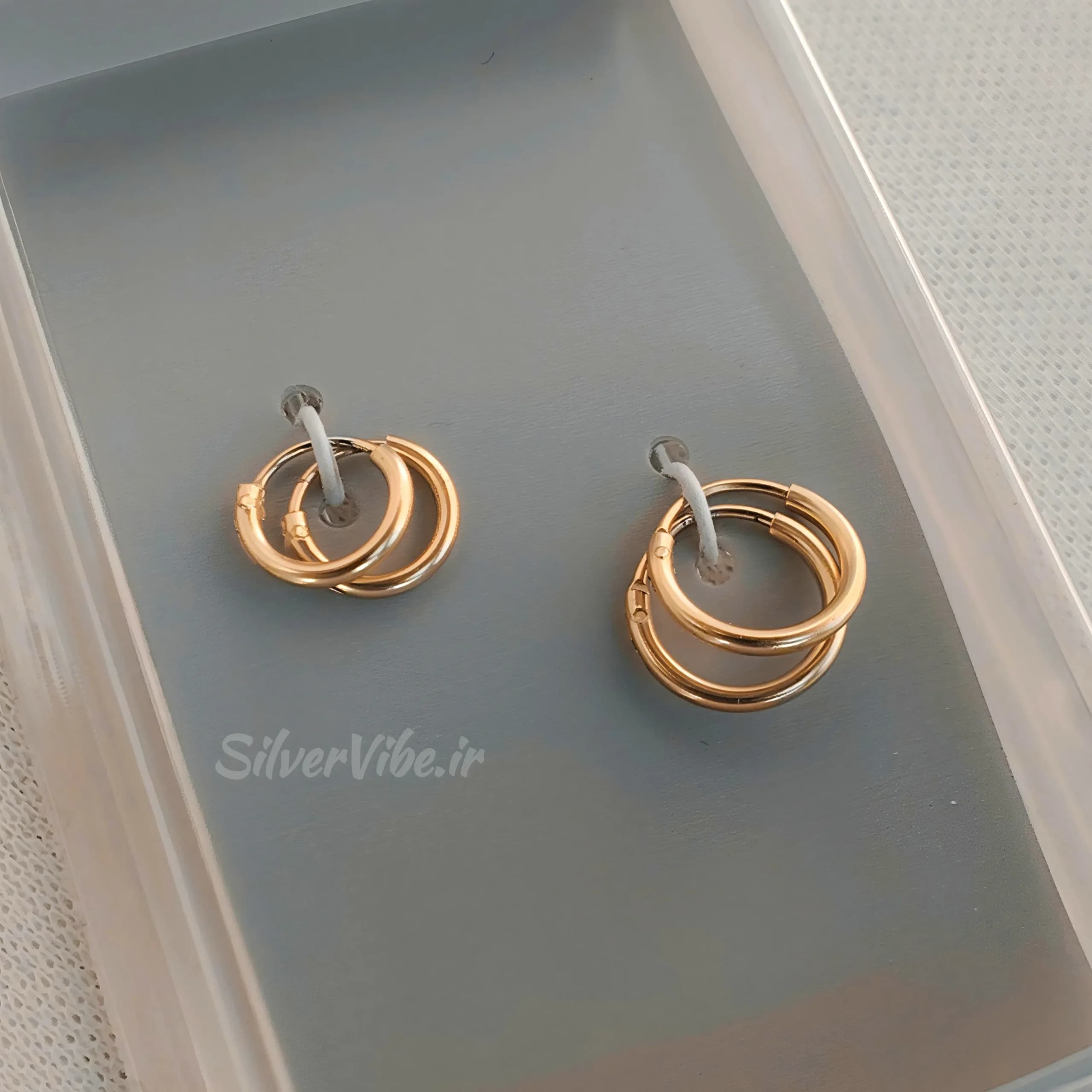 دو جفت گوشواره حلقه ای با آبکاری طلا در دو سایز 0.8 و 1 سانتی متر | برند Six — تصویر ۳