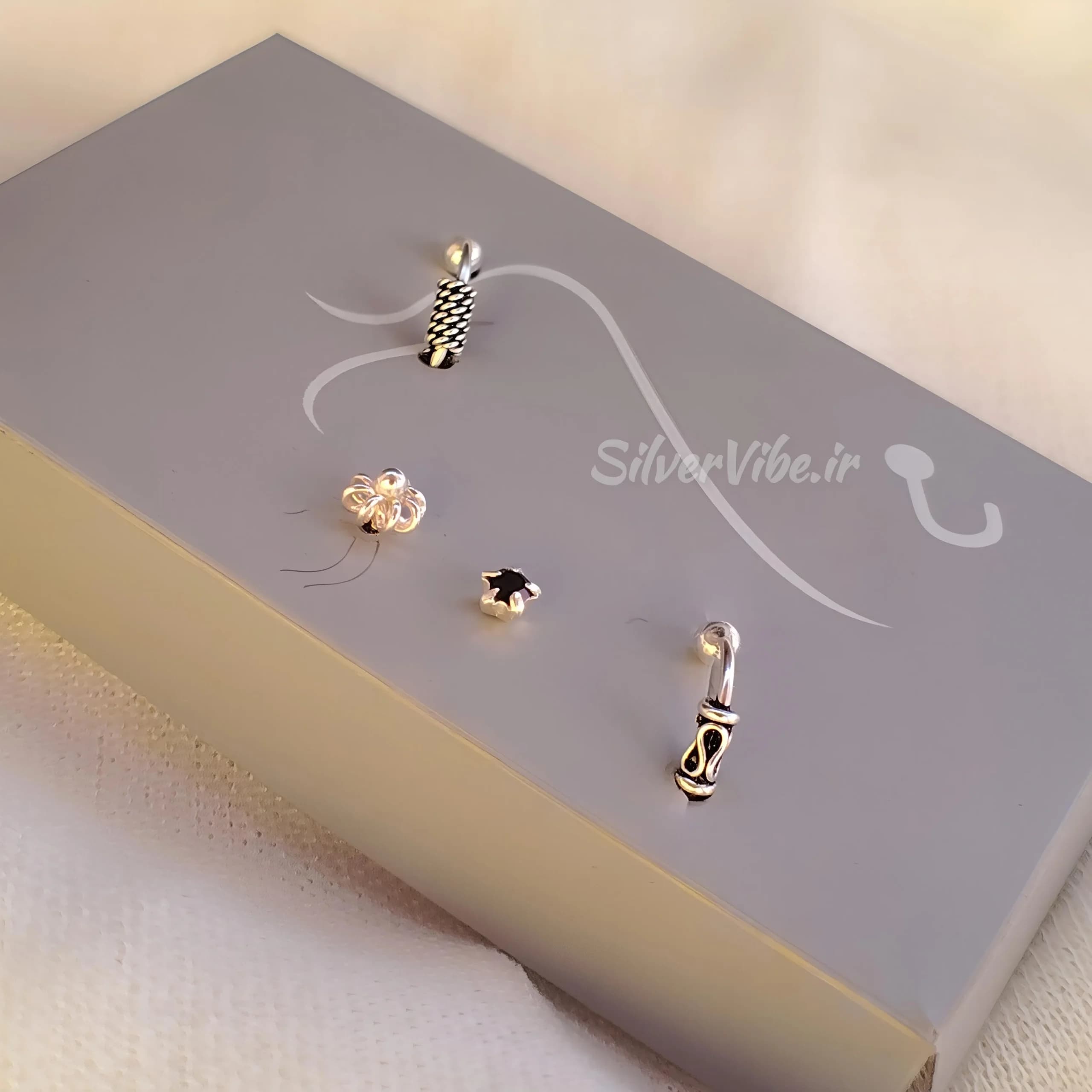 پیرسینگ بینی نقره | ست چهارتایی نگینی و حلقه ای | برند accessories — تصویر ۴