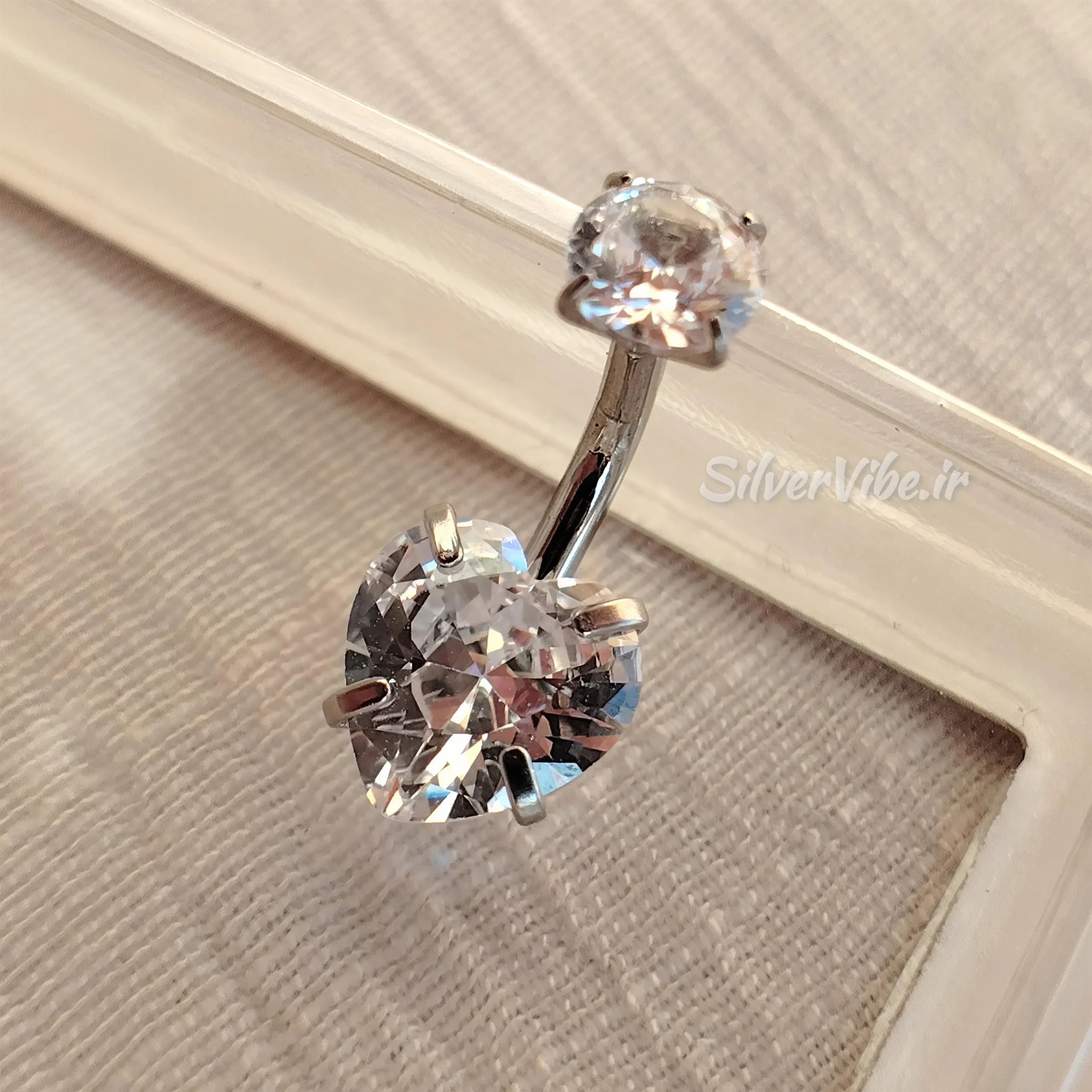 پیرسینگ ناف استیل | طرح آویز قلب نگین دار | برند Accessories — تصویر ۳