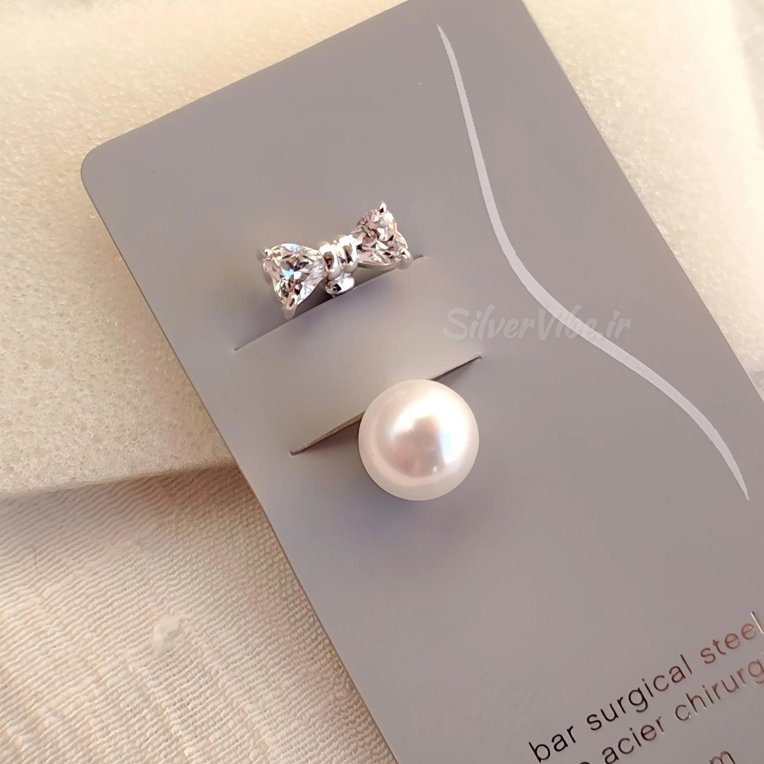 پیرسینگ ناف طرح پاپیون نگینی و مروارید | برند Accessories — تصویر ۳