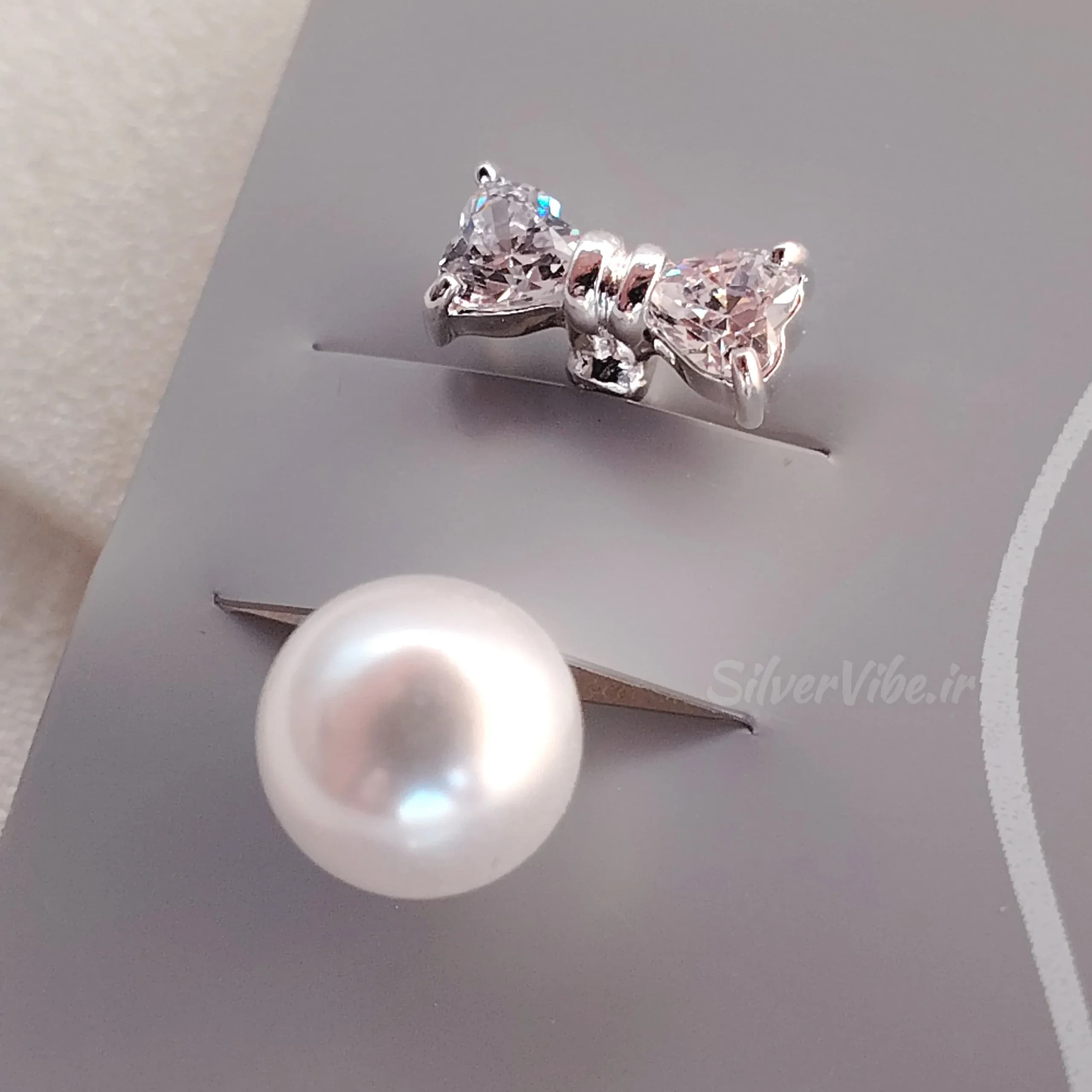 پیرسینگ ناف طرح پاپیون نگینی و مروارید | برند Accessories — تصویر ۲