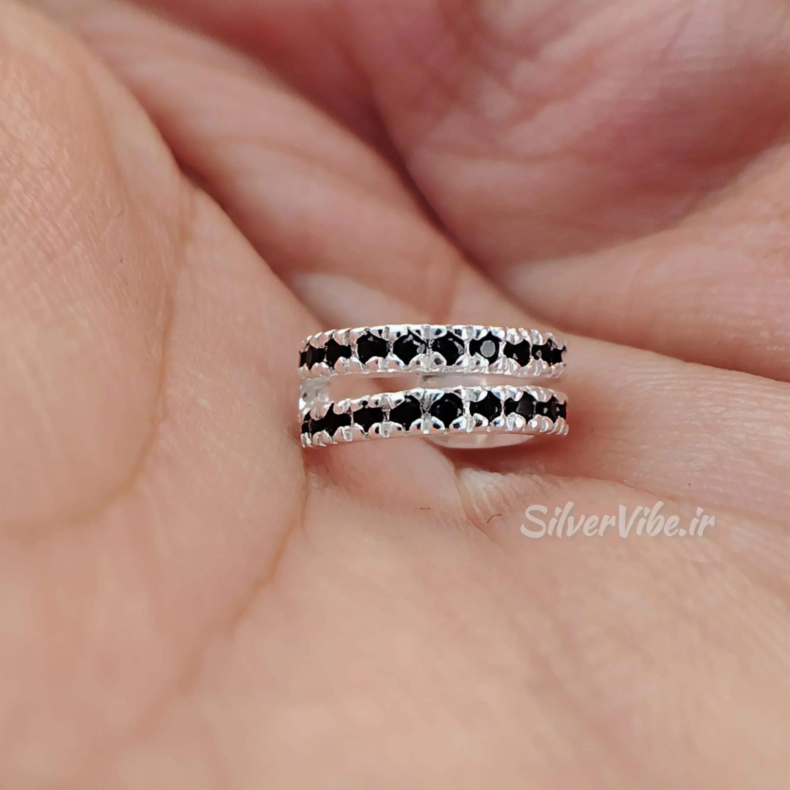ایرکاف گوش نقره زنانه | دو لاین نگین مشکی | برند accessories — تصویر ۵