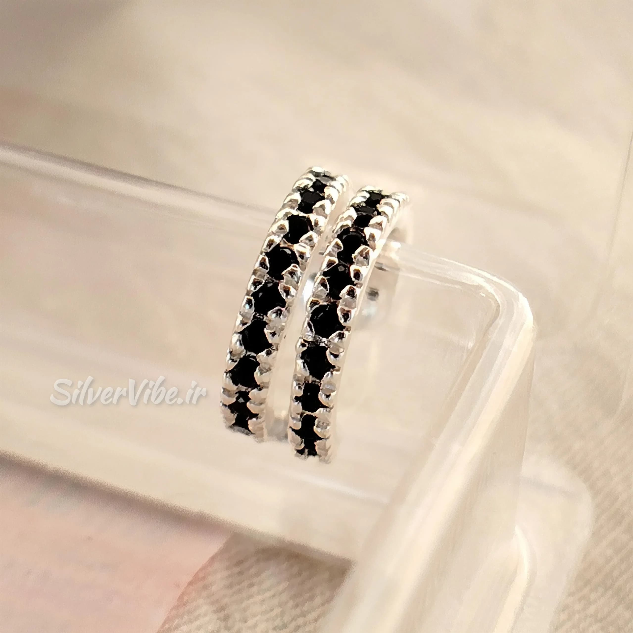 ایرکاف گوش نقره زنانه | دو لاین نگین مشکی | برند accessories — تصویر ۴