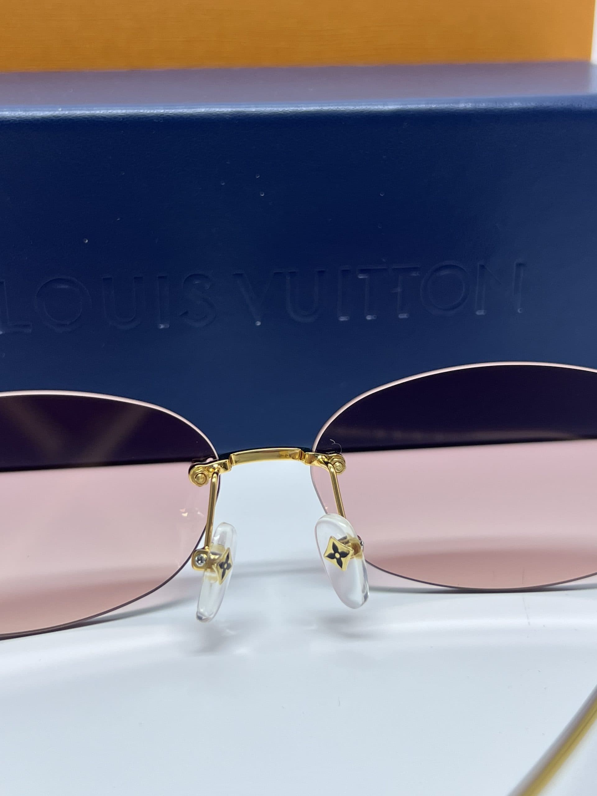 LOUIS VUITTON MODEL 72803U SUNGLASSES عینک آفتابی لویی ویتون مدل 72803U — تصویر ۹