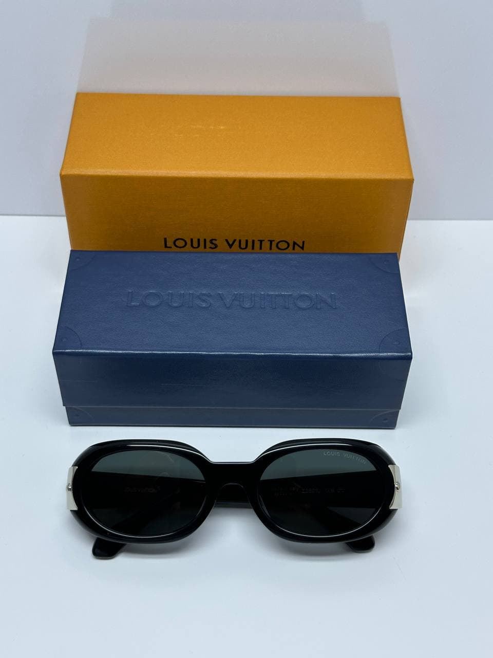 LOUIS VUITTON MODEL Z2601U SUNGLASSES عینک آفتابی لویی ویتون — تصویر ۴