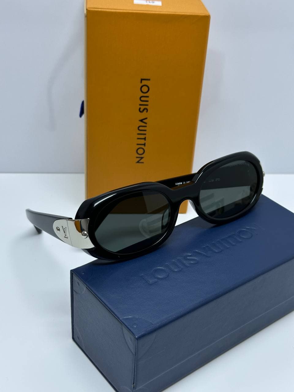 LOUIS VUITTON MODEL Z2601U SUNGLASSES عینک آفتابی لویی ویتون — تصویر ۳