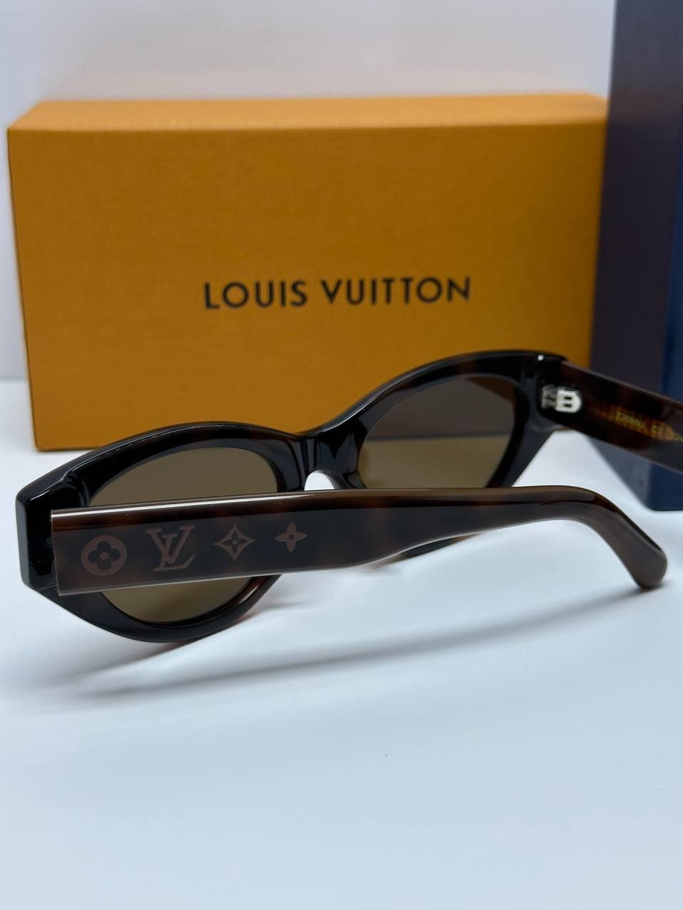 LOUIS VUITTON MODEL Z2686U SUNGLASSES عینک آفتابی لویی ویتون — تصویر ۹