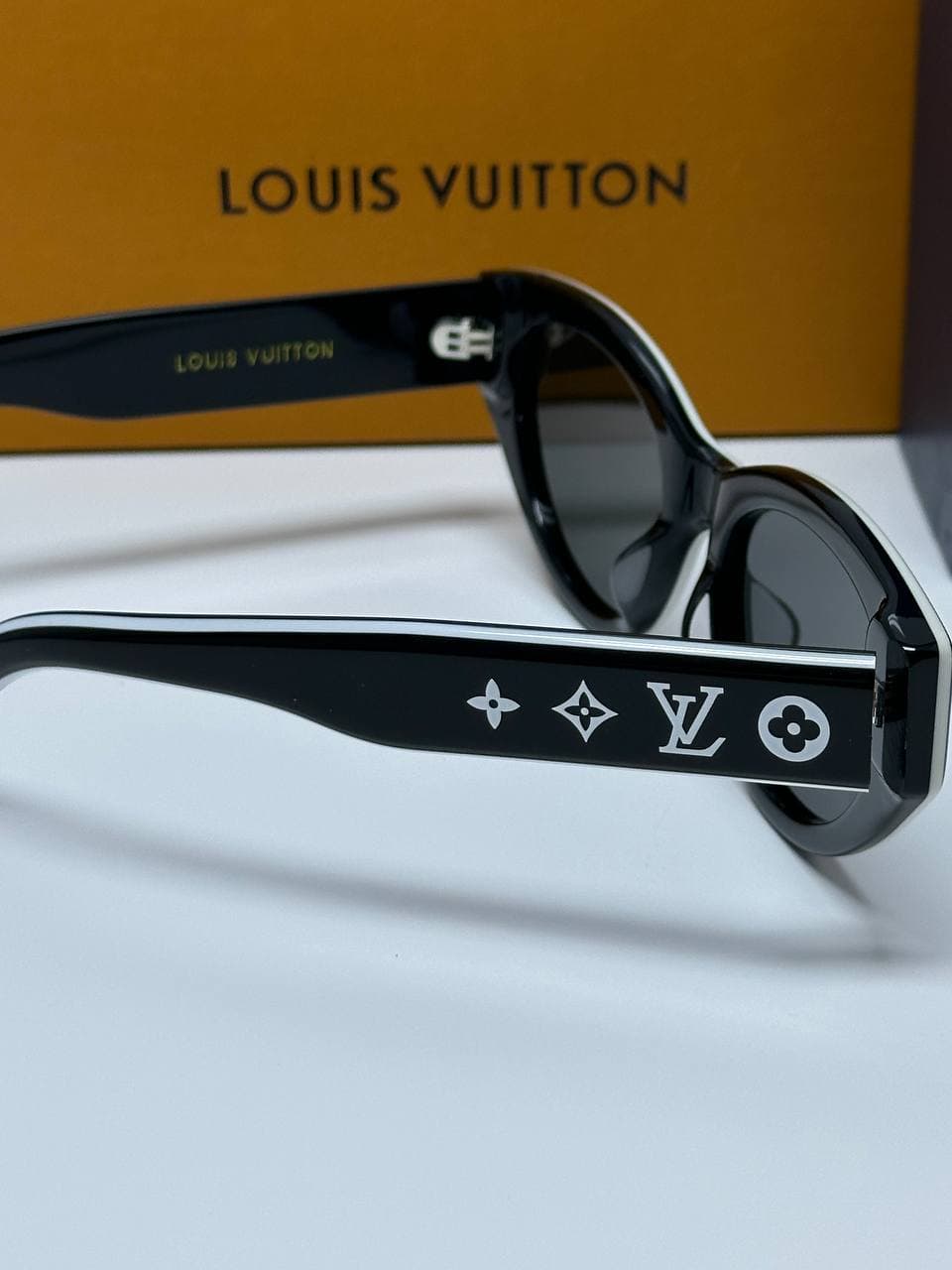 LOUIS VUITTON MODEL Z2686U SUNGLASSES عینک آفتابی لویی ویتون — تصویر ۴