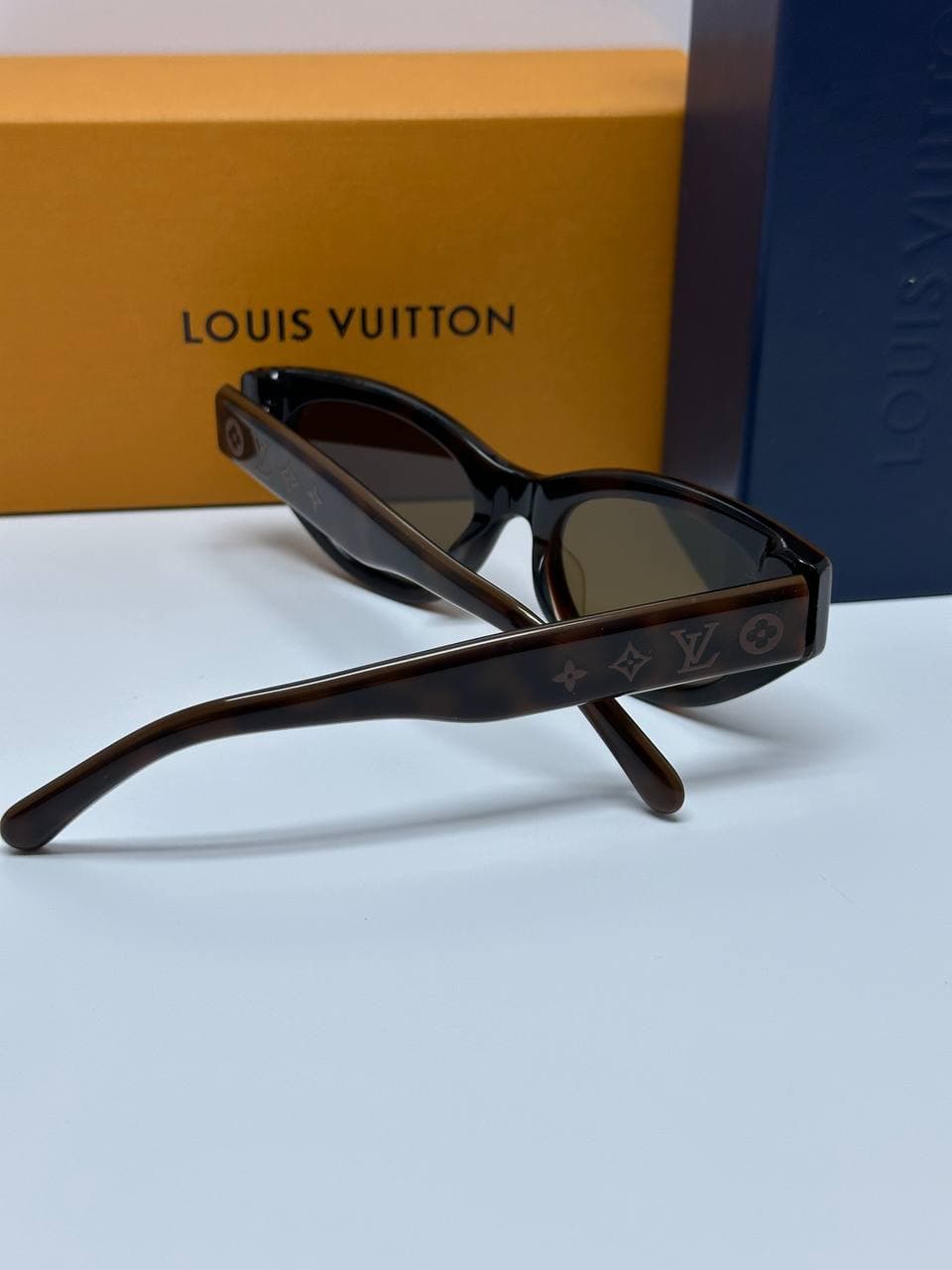 LOUIS VUITTON MODEL Z2686U SUNGLASSES عینک آفتابی لویی ویتون — تصویر ۸