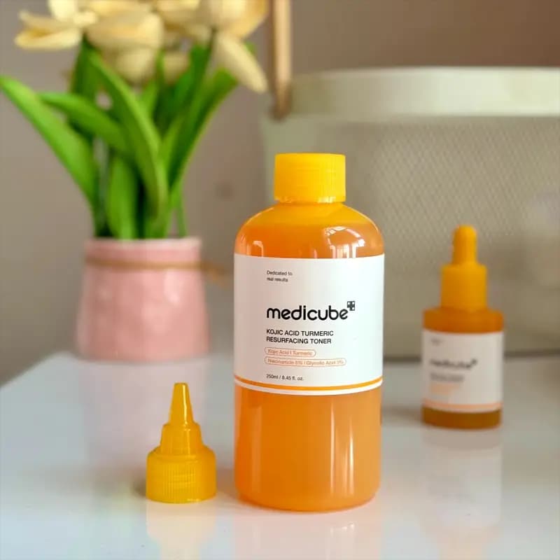 تونر لايه بردار و روشن كننده كوجيک اسيد و زردچوبه مدى كيوب Turmeric Acid Kojic MEDICUBE (اصل) — تصویر ۴