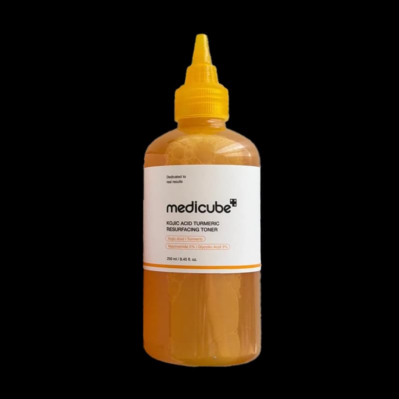تونر لايه بردار و روشن كننده كوجيک اسيد و زردچوبه مدى كيوب Turmeric Acid Kojic MEDICUBE (اصل)