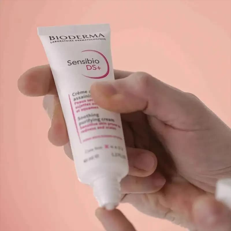 کرم ضد قرمزی بایودرما سن سی بیو دی اس پلاس Bioderma Sensibio DS+ | تسکین‌دهنده و ضد پوسته‌ریزی — تصویر ۴