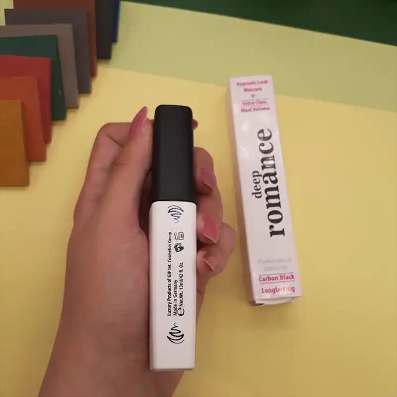 ریمل حجم دهنده دیپ رومانس Maxi Volume (Deep Romance – اصل) پرپشتکننده کربن بلک — تصویر ۴
