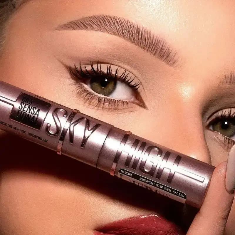 ریمل میبلین اسکای های Sky High؛ حجم‌دهنده و بلندکننده مژه (Maybelline) مناسب چشم حساس — تصویر ۴
