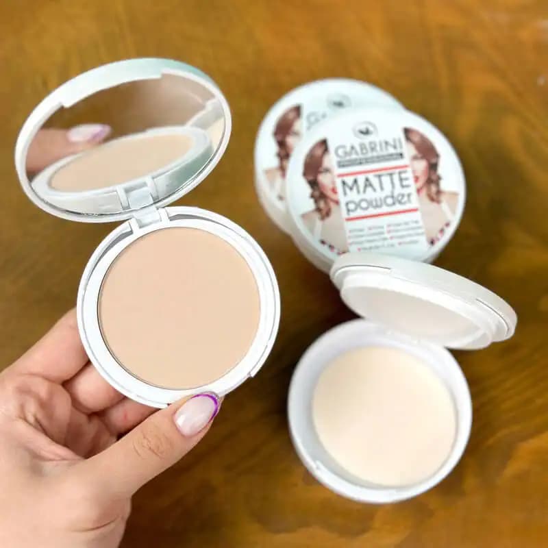 پنکک مات گابرینی Gabrini Matte Powder (در چهار رنگ) کنترل چربی و کاور مخملی مناسب — تصویر ۴