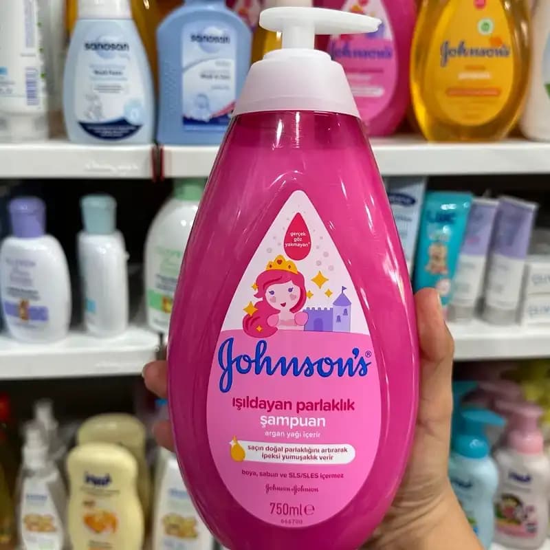 شامپو بچه جانسون (Işıldayan Parlaklık) | براق کننده مو با روغن آرگان Johnson’s Shiny Drops — تصویر ۳
