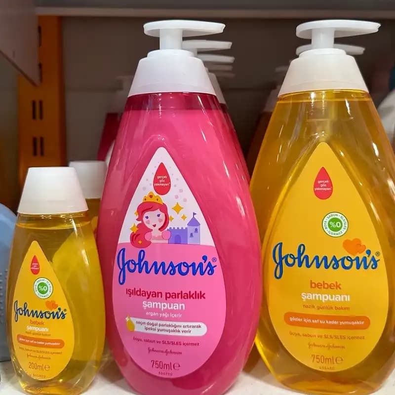 شامپو بچه جانسون (Işıldayan Parlaklık) | براق کننده مو با روغن آرگان Johnson’s Shiny Drops — تصویر ۵